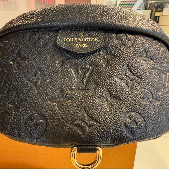 Louis Vuitton Black Empriente Bumbag
BRAND NEW - Picture 2 of 13